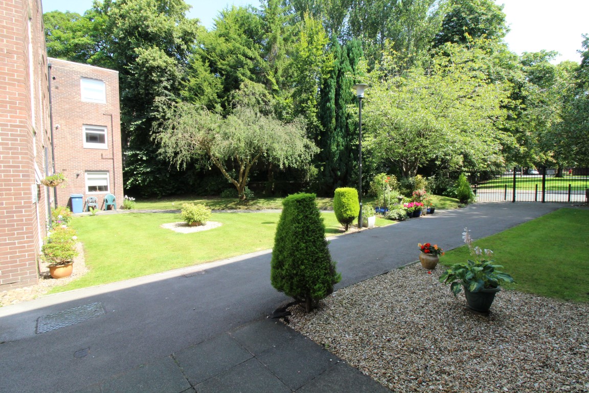 Verdala Park, Calderstones, L18 2 Bedroom Apartment To Let