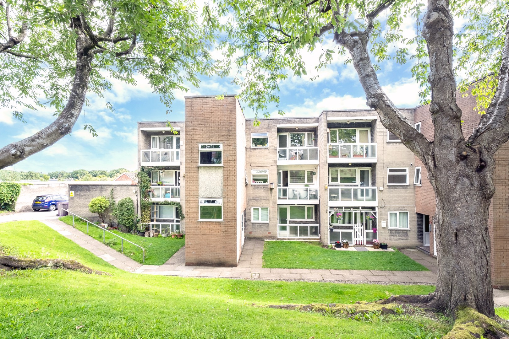 Acresgate Court, Gateacre, L25 2 Bedroom Apartment For Sale