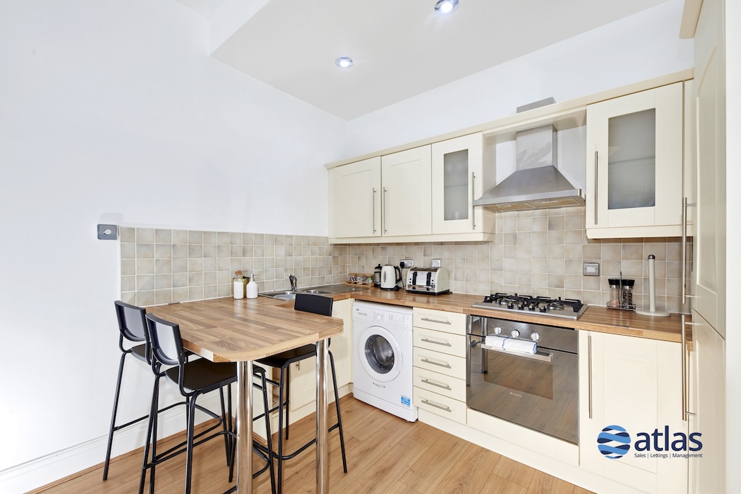 Elmsley Road, Mossley Hill, L18 2 Bedroom Flat For Sale