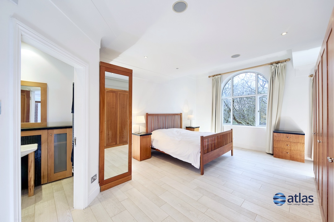 Bedroom With En-suite