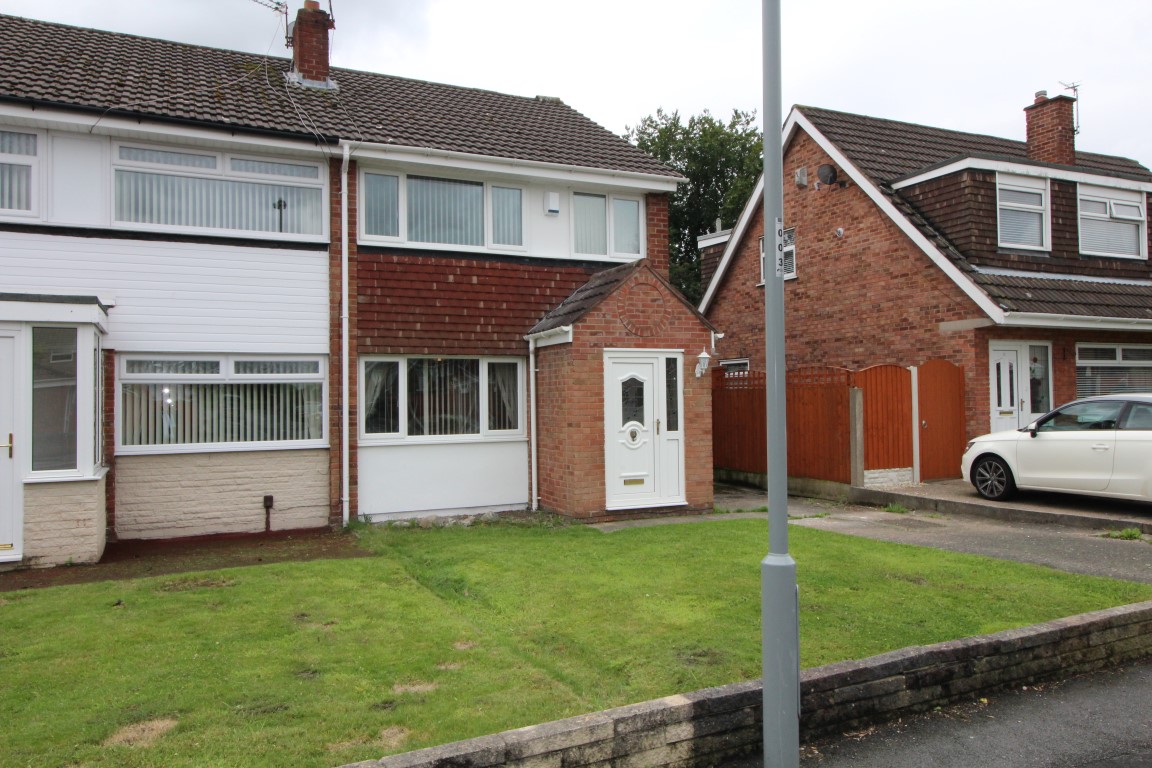 Helston Avenue, Halewood, L26 3 Bedroom SemiDetached House For Sale