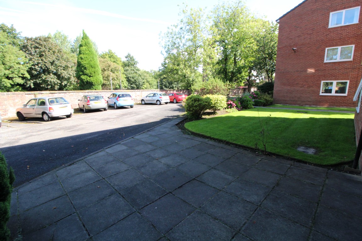 Mosslea Park , Mossley Hill, L18 2 Bedroom Ground Floor Flat For Sale