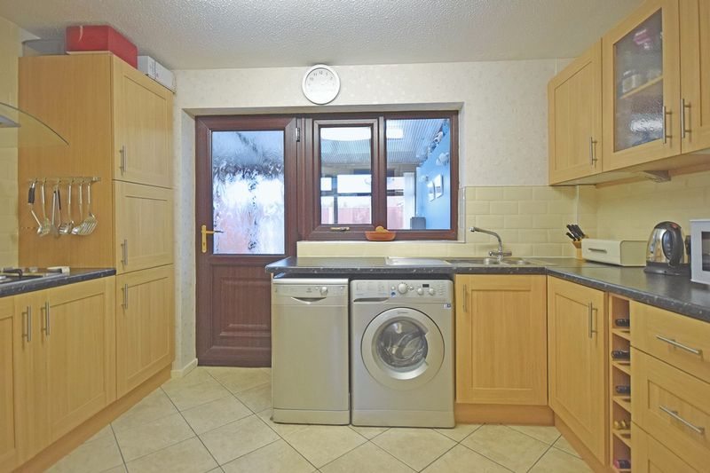 Oxton Close Widnes Wa8 2 Bedroom Semi Detached House For