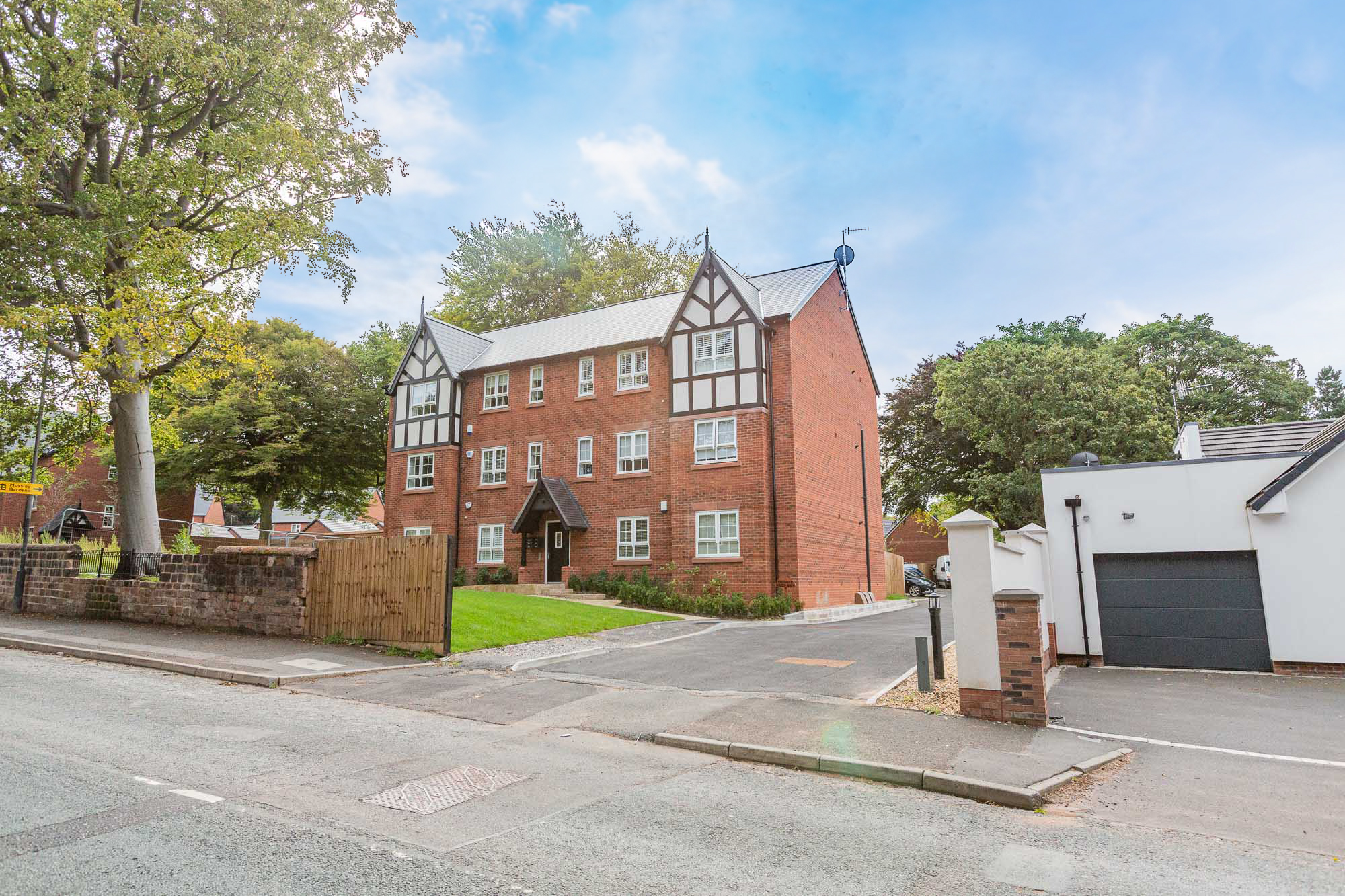 Elmswood Road, Mossley Hill, L18 2 Bedroom Apartment For Sale